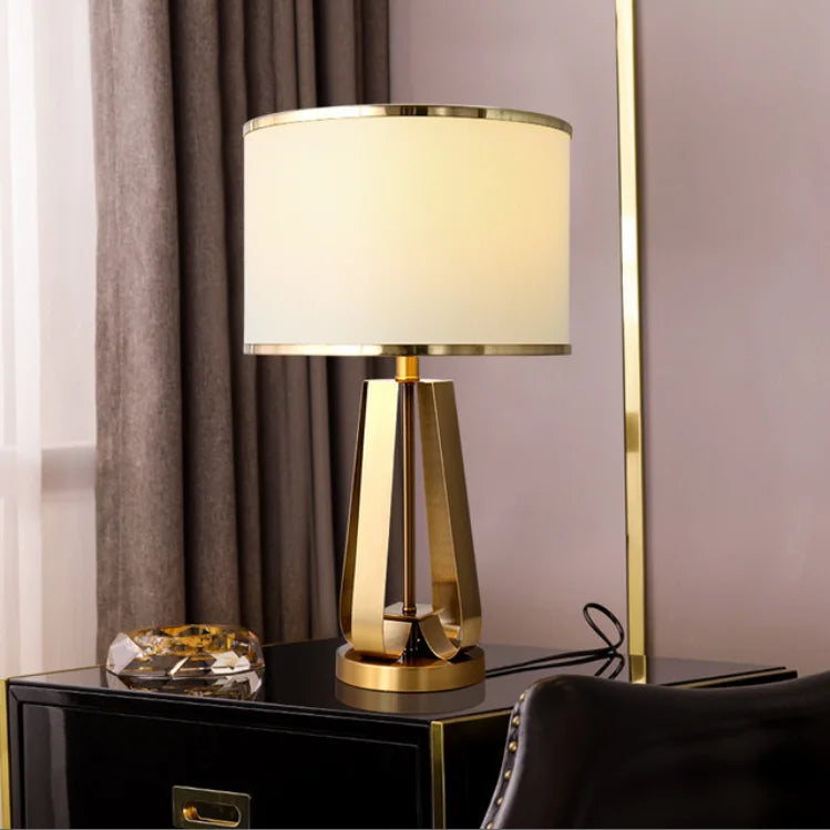Luxury Nordic Table Lamp - Modern Night Lamp for Warm and Simple Living Room and Bedroom Decor